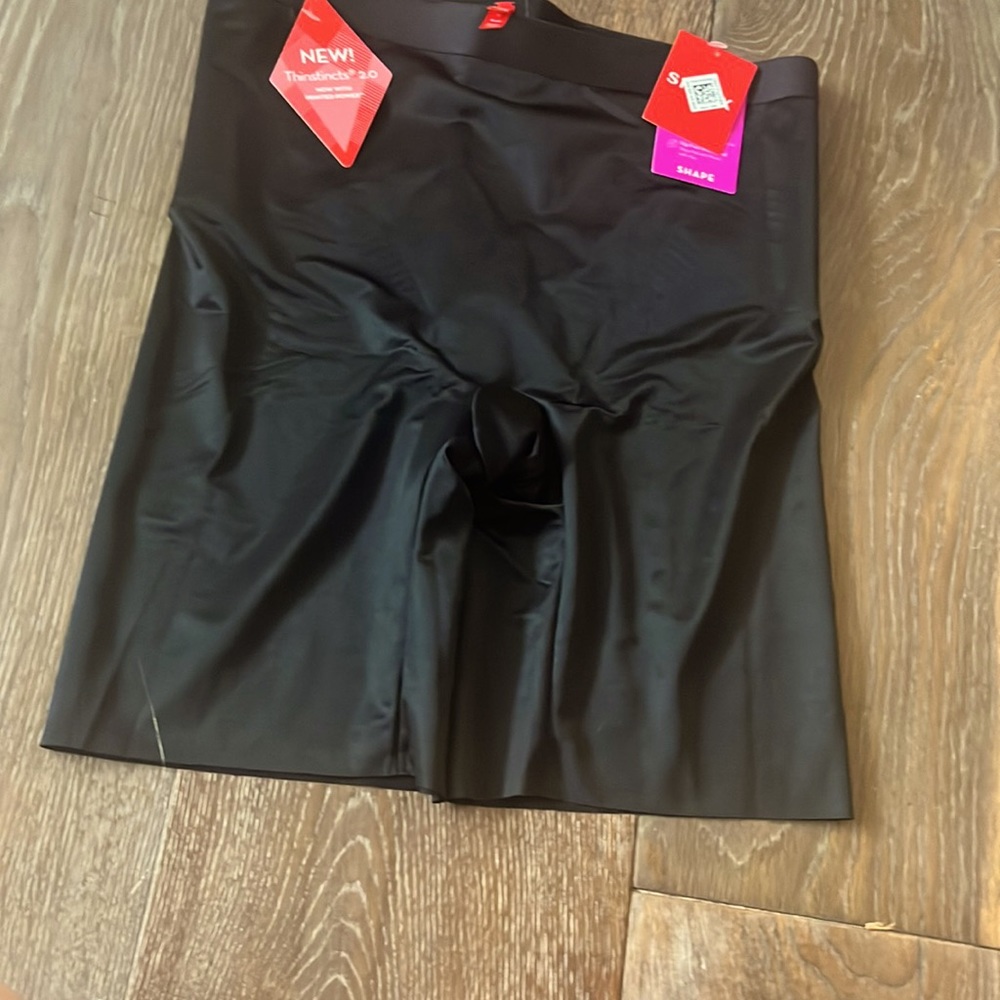 NWT Spanx mid thigh short
